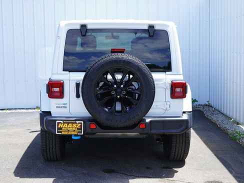 Used 2022 Jeep Wrangler Unlimited Sahara w/ Cold Weather Group AWD/4WD image 5