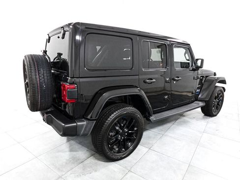Used 2022 Jeep Wrangler Unlimited Sahara w/ Cold Weather Group AWD/4WD image 7