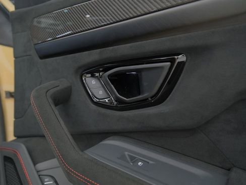 Used 2023 Lamborghini Urus Performante AWD/4WD image 48