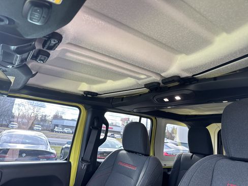 Used 2024 Jeep Wrangler Unlimited Rubicon w/ Technology Group image 16