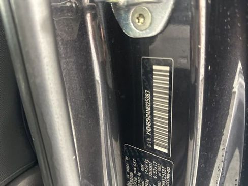 Used 2022 Kia Carnival LX image 12