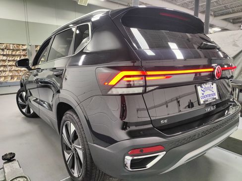 Used 2025 Volkswagen Taos SE image 11