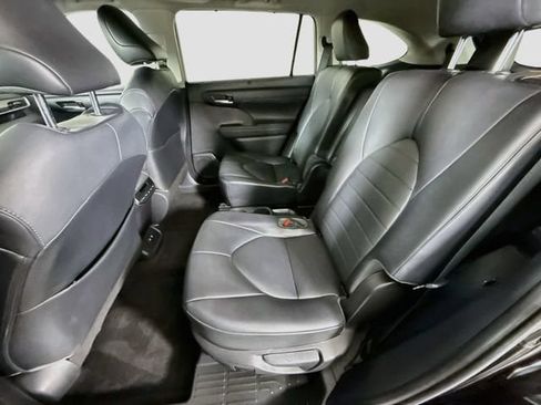 Certified 2021 Toyota Highlander XLE FWD image 27