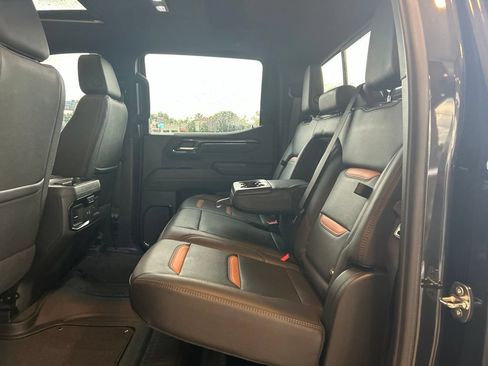 Used 2023 GMC Sierra 1500 AT4 w/ AT4 Premium Package AWD/4WD image 9