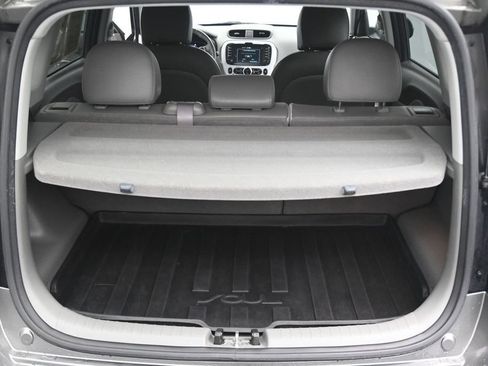Used 2016 Kia Soul EV + FWD image 11