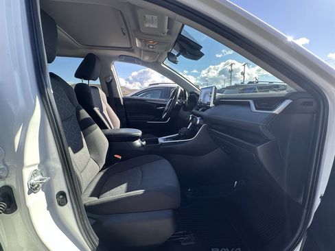 Used 2020 Toyota RAV4 XLE w/ Convenience Package image 16