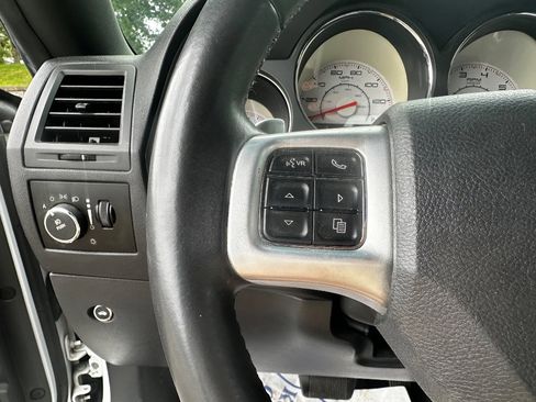 Used 2013 Dodge Challenger SXT image 17