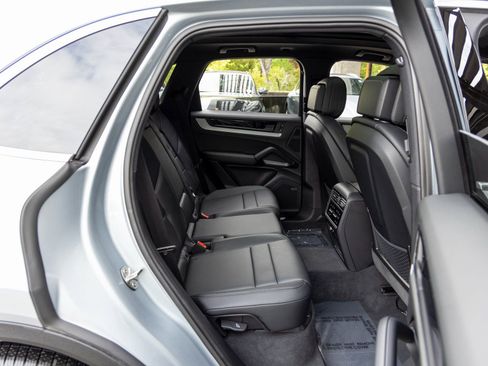 Certified 2025 Porsche Cayenne image 49