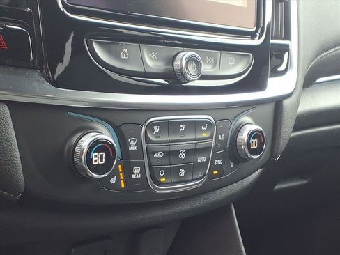 Used 2023 Chevrolet Traverse LT image 14