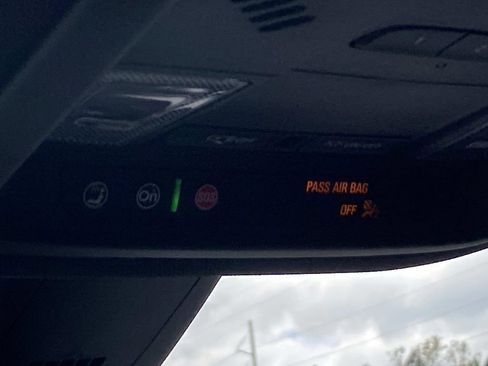 Used 2022 Buick Enclave Essence w/ Sport Touring Edition image 32