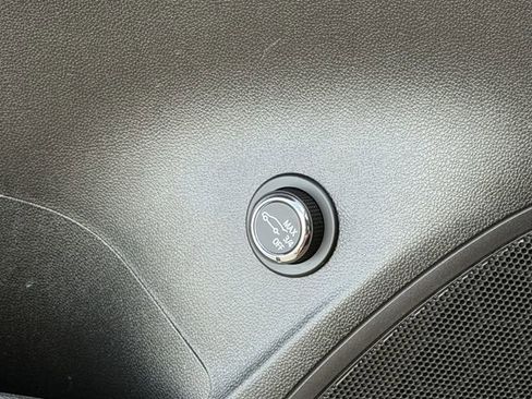 Used 2023 Buick Envision Essence FWD image 21