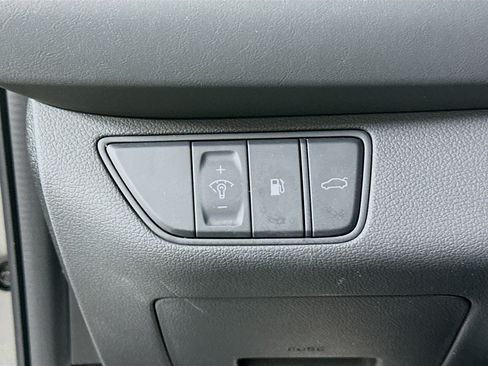Used 2025 Genesis G70 2.5T RWD image 16