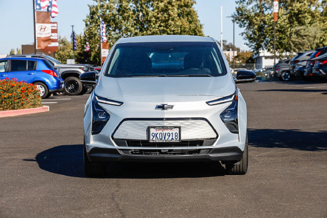 Used 2023 Chevrolet Bolt LT w/ Infotainment Package FWD image 7