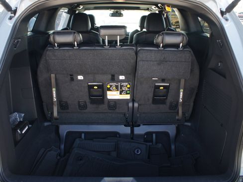 Used 2025 Toyota Sienna XLE Woodland Edition image 20