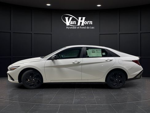 New 2026 Hyundai Elantra SEL FWD image 4