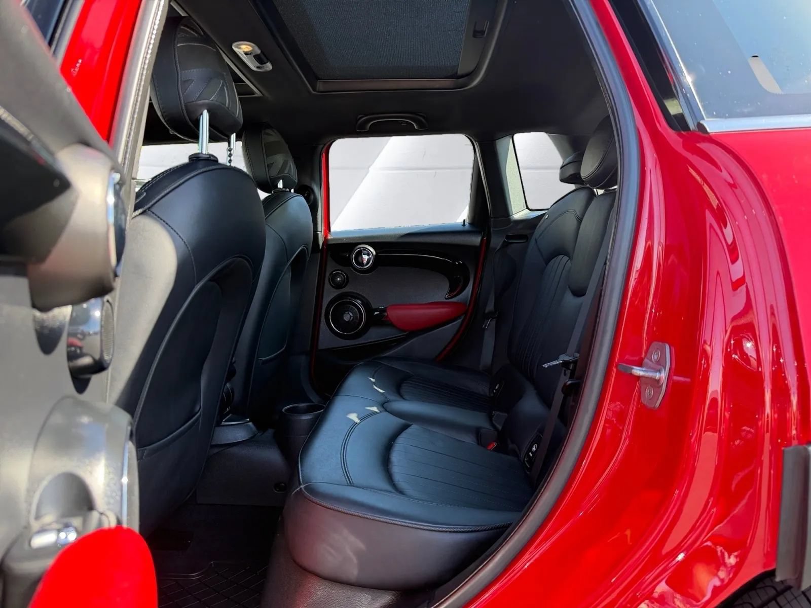 Used 2019 MINI Cooper S w/ Driver Assistance Package FWD image 11