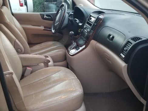 Used 2008 Hyundai Entourage Limited image 7