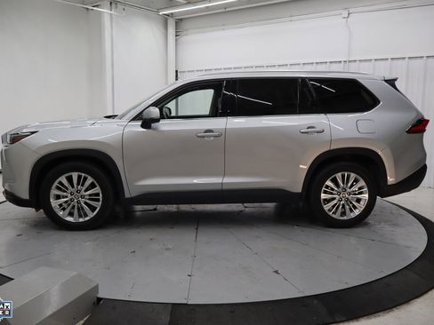 Used 2024 Toyota Grand Highlander AWD image 9
