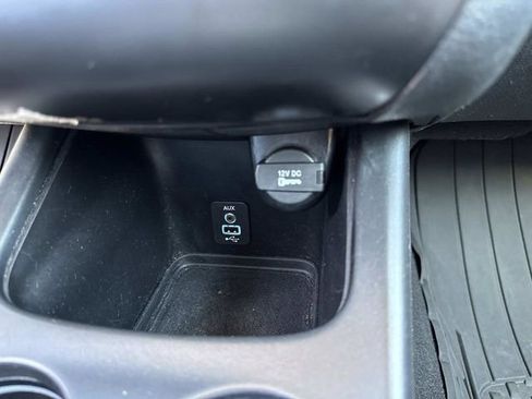 Used 2019 Dodge Journey SE FWD image 25