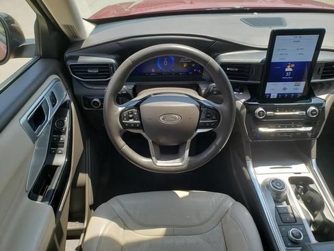 Used 2023 Ford Explorer Platinum w/ Technology Package AWD/4WD image 18
