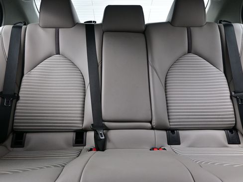 Used 2023 Toyota Camry SE image 16