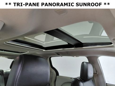 Certified 2019 Chrysler Pacifica Limited image 13