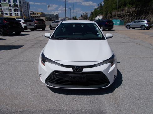 Used 2024 Toyota Corolla LE FWD image 2