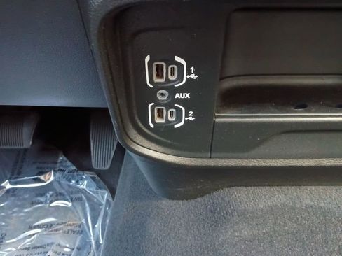 Used 2024 RAM 2500 Big Horn AWD/4WD image 6