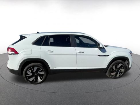 Used 2025 Volkswagen Atlas Cross Sport SE FWD image 16