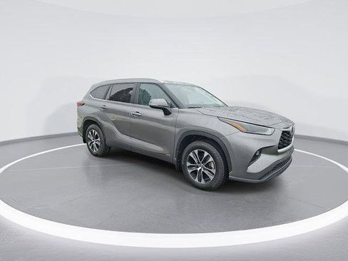 Certified 2026 Toyota Highlander XLE image 3