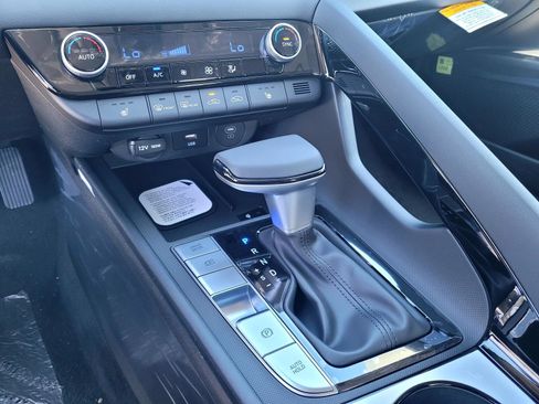 New 2026 Hyundai Elantra Limited FWD image 17