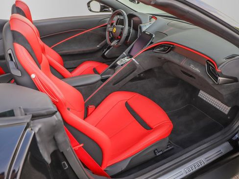 Certified 2025 Ferrari Roma Spider RWD image 34