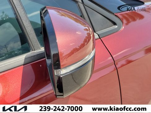 Used 2024 Kia Carnival LX FWD image 8