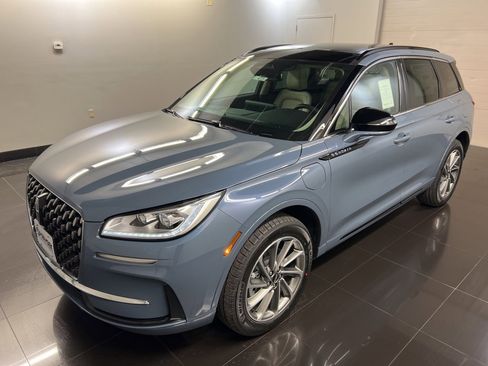 New 2026 Lincoln Corsair Grand Touring image 3