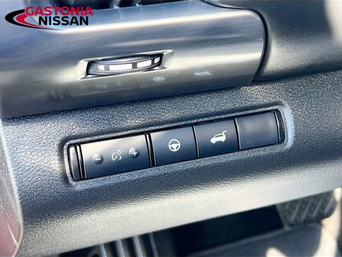 Used 2024 Nissan Pathfinder SL image 13