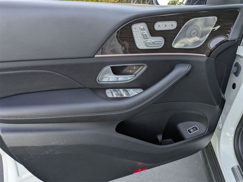 Used 2024 Mercedes-Benz GLS 450 4MATIC image 15