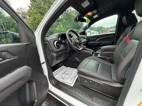 Used 2024 Chevrolet Colorado Z71 w/ Z71 Convenience Package 2 AWD/4WD image 8