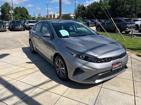 Used 2024 Kia Forte LXS FWD image 3