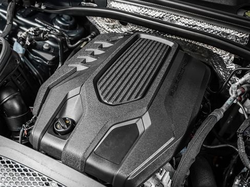 Certified 2026 Porsche Macan AWD/4WD image 13