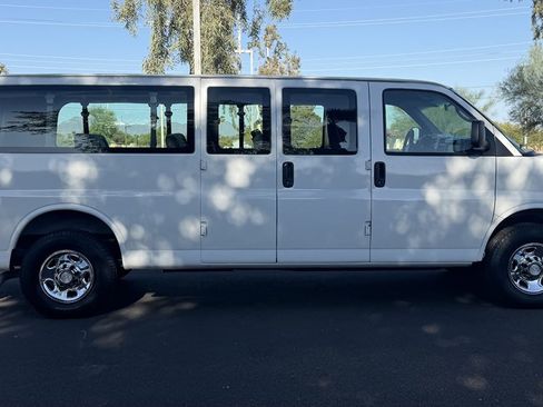 Used 2005 Chevrolet Express 3500 Extended Passenger RWD image 6