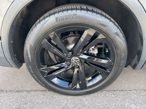 Used 2023 Volkswagen Tiguan SE R-Line image 7