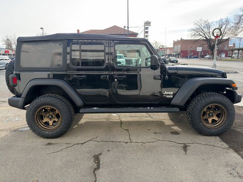 Used 2021 Jeep Wrangler Unlimited Sport w/ Technology Group image 8