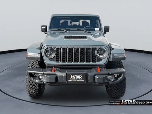 Used 2025 Jeep Gladiator Mojave AWD/4WD image 2