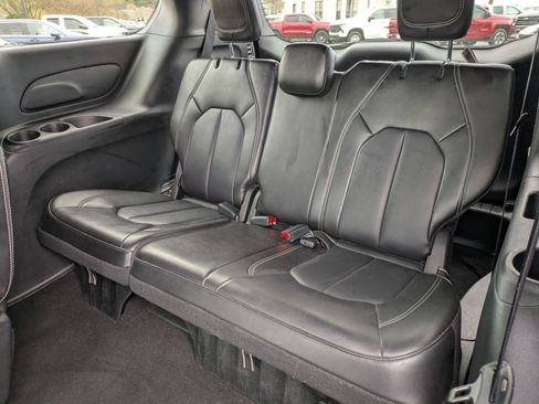 Used 2025 Chrysler Pacifica Select FWD image 35