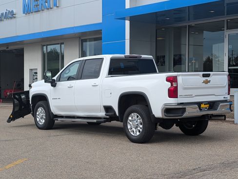 Used 2022 Chevrolet Silverado 2500 LT w/ Convenience Package AWD/4WD image 4