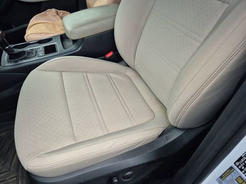 Used 2016 Kia Sorento LX w/ LX Convenience Package image 11