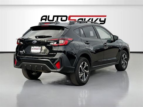 Used 2025 Subaru Crosstrek 2.0i Premium image 7