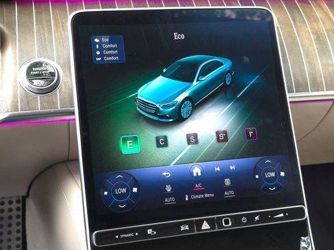 Used 2021 Mercedes-Benz S 580 4MATIC Sedan w/ AMG Line image 63