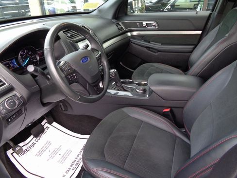 Used 2019 Ford Explorer XLT w/ Equipment Group 202A image 10