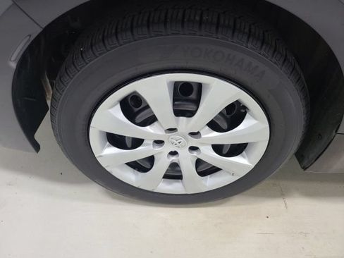 Used 2021 Toyota Corolla LE FWD image 34